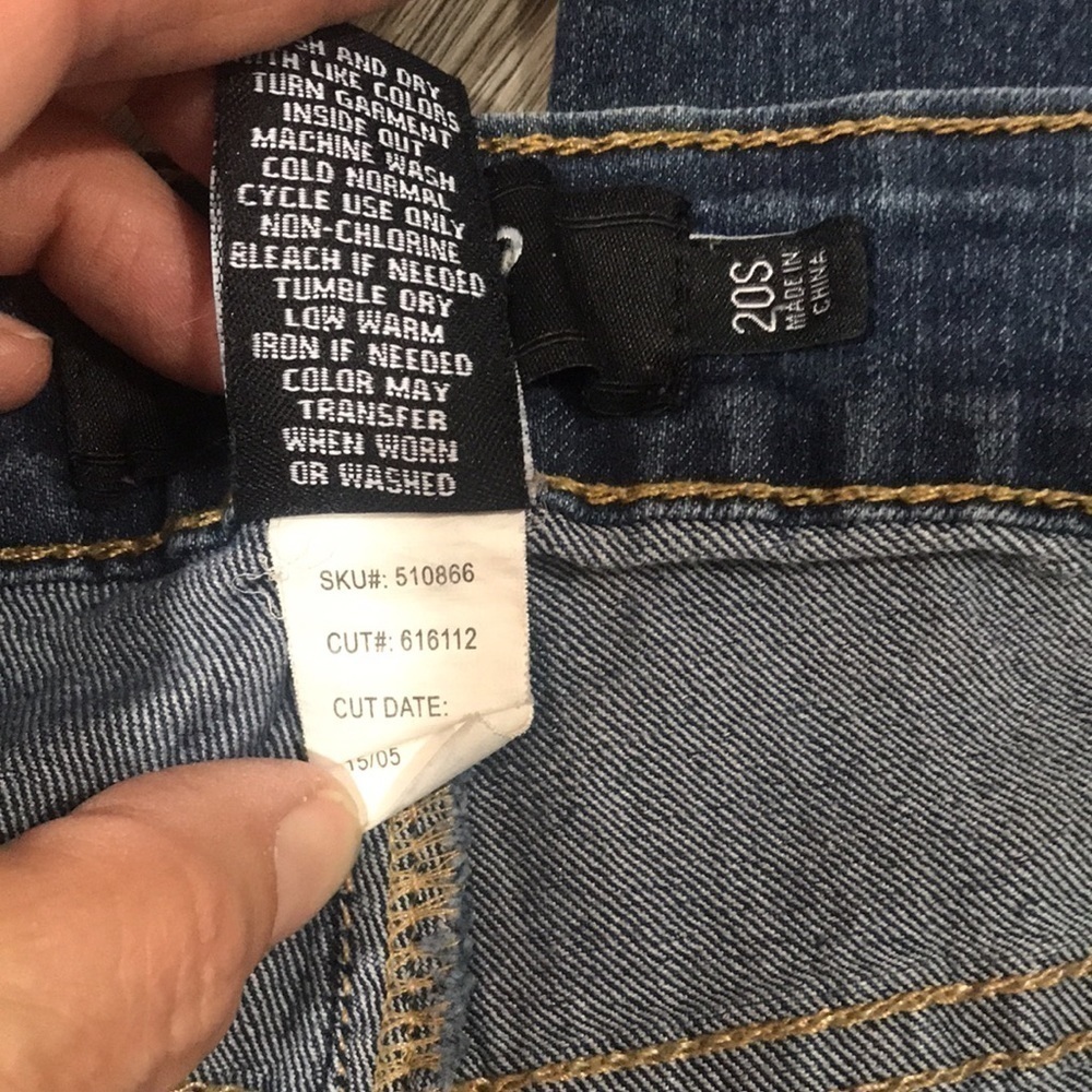 Torrid Medium Wash Straight Leg Mid-Rise Jeans           size 20s - Picture 7 of 7